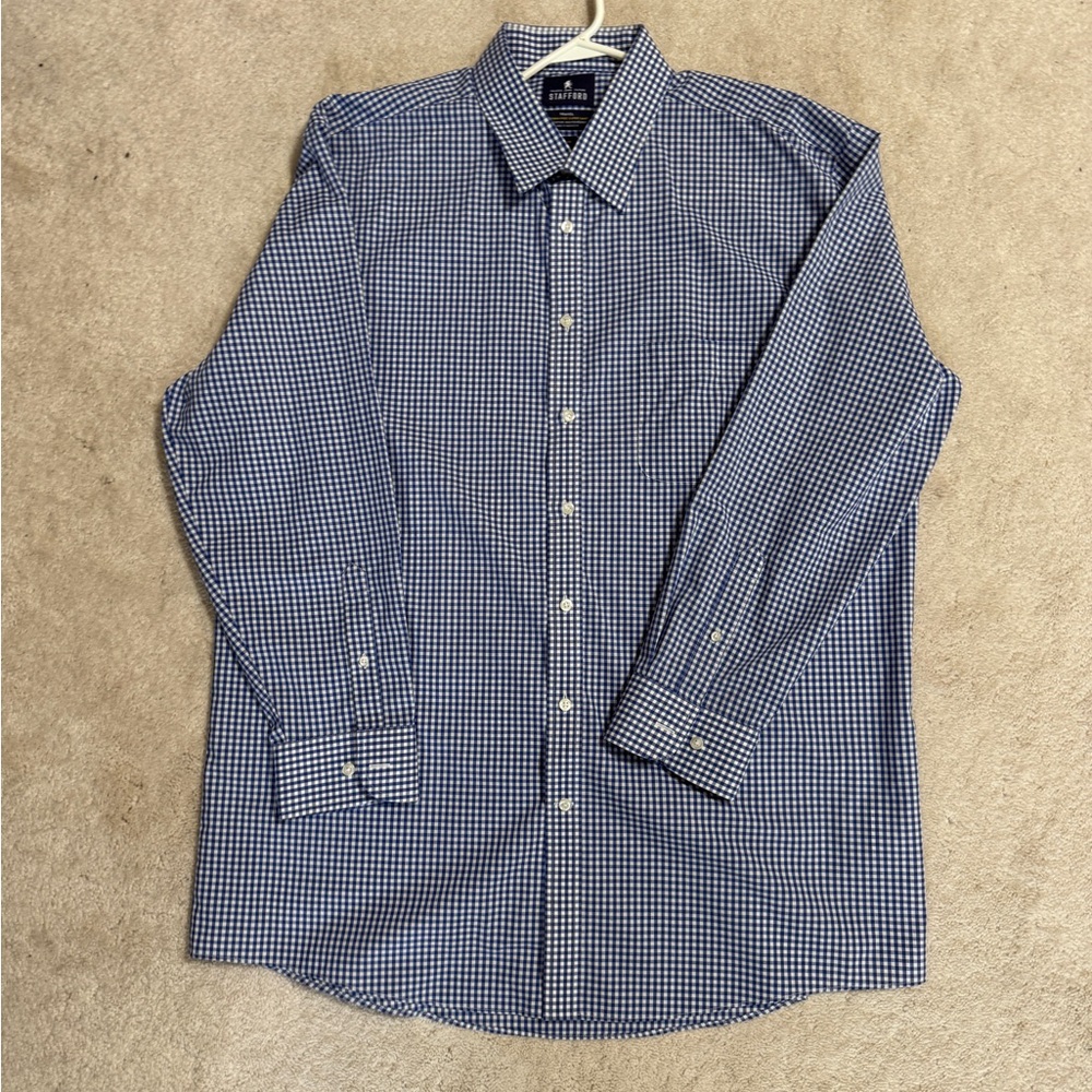 NWOT never been washed Stafford Men's Blue Checkered button down Shirt.